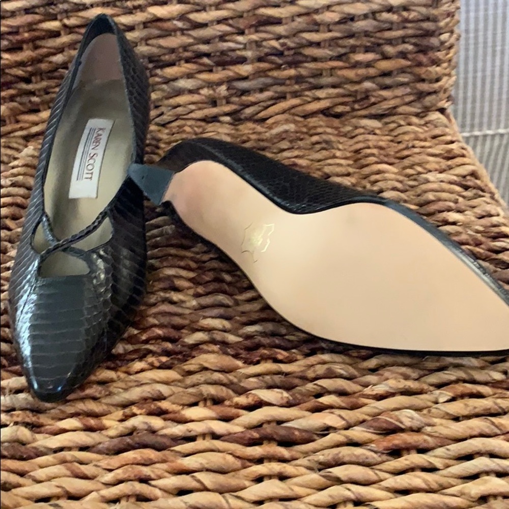 Heels - Picture 3 of 3